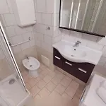 Renove Au Calme Avec Alcove - Fr-1-196-224 Μεντόν